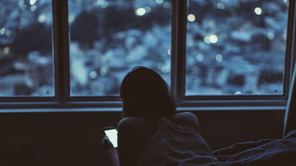 What To Text Your Crush At Night? 12 Tips To Start A Conversation With Him