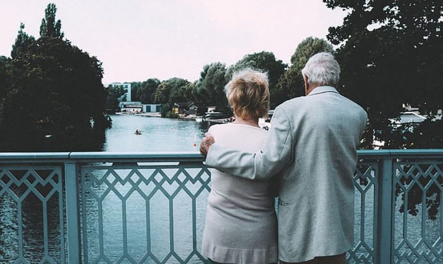 30+ First Date Questions For Seniors – Over 50 Dating Tips